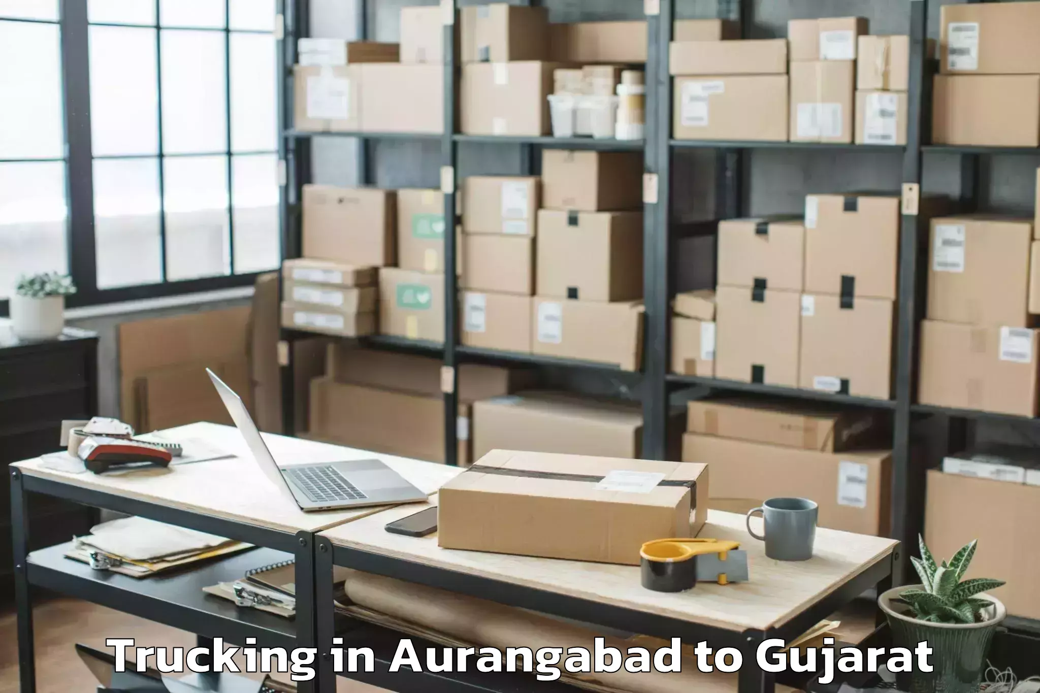 Quality Aurangabad to Manavadar Trucking